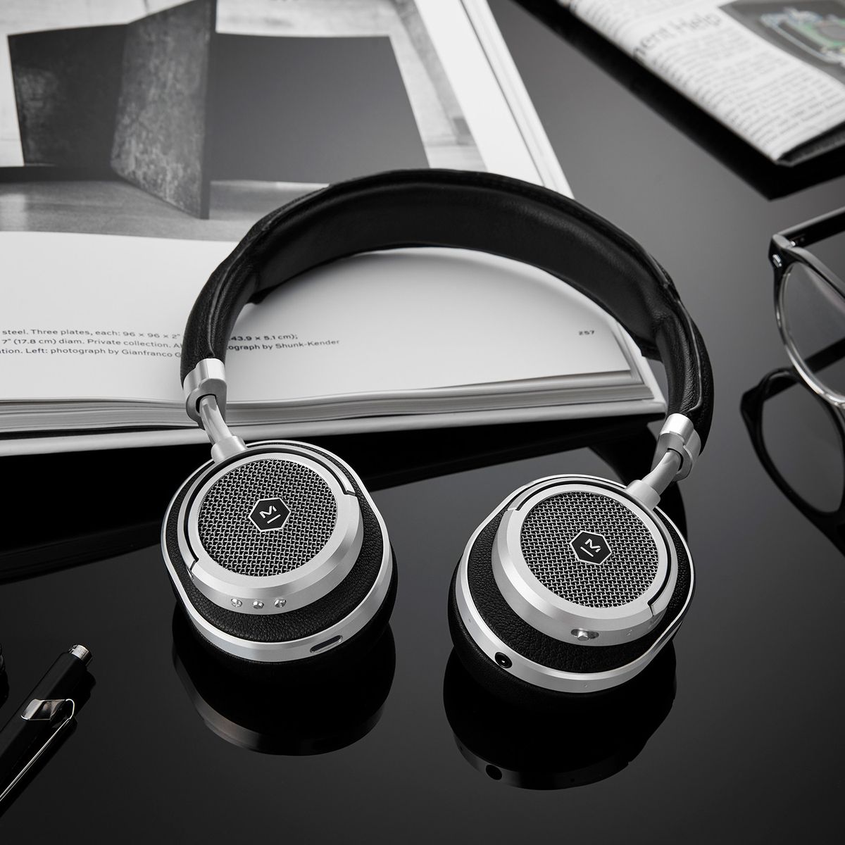 MASTER & DYNAMIC MH30 On Ear Headphone Gunmetal/Alcantara